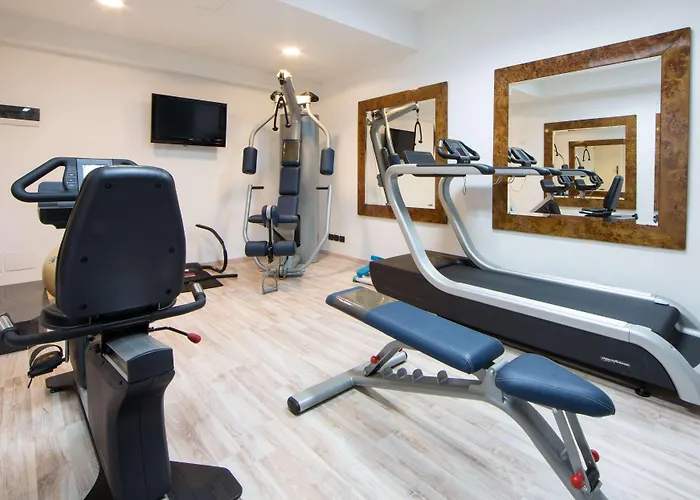 Отель Western Rivoli 4*