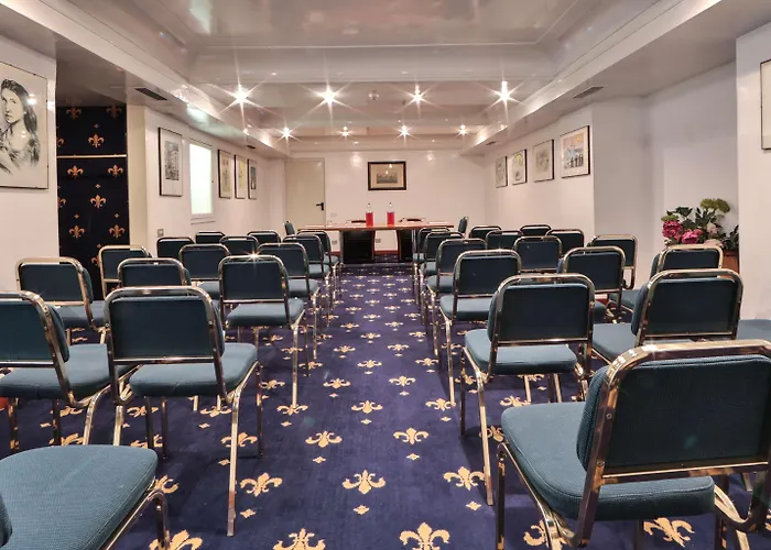 Отель Western Rivoli