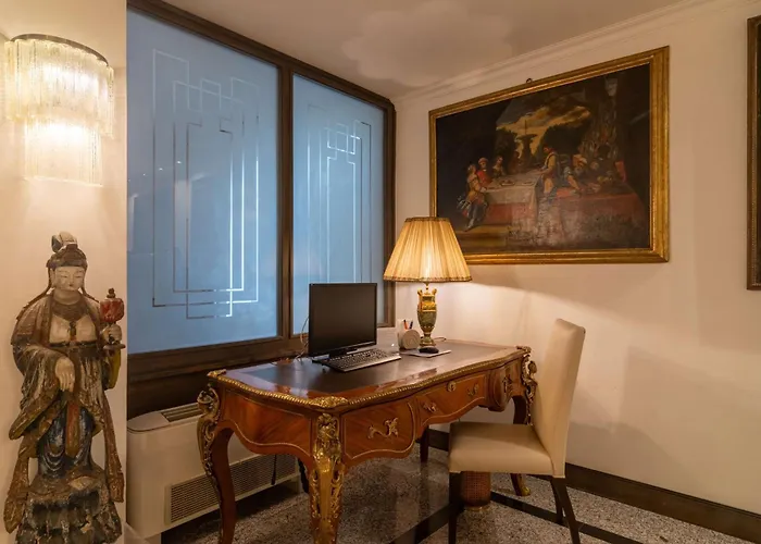 Отель Western Rivoli