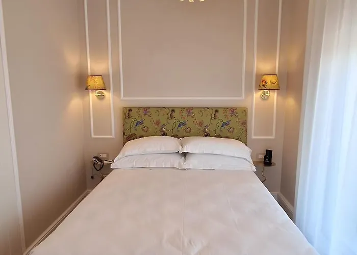 Отель Western Rivoli