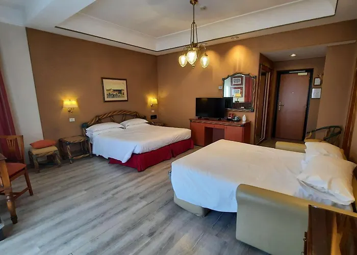 Western Rivoli Отель